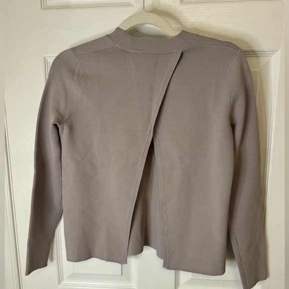 Babaton MacMurray Lilac Fog Kite Back Crewneck Size XS - Picture 4 of 8